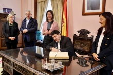 A Alcaldesa e o Delegado do Goberno en Galicia supervisan as obras de peonalización e humanización da praza e a rúa do Carme