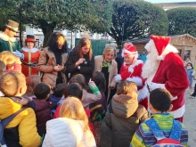 El mercado de Nadal vuelve a la Praza Maior para dinamizar el comercio de cercanías con actividades infantiles y espectáculos para las familias