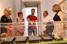 Rubén Arroxo y Maite Ferreiro inauguran en o Vello Cárcere la nueva exhibición de la Escola de Arte Ramón Falcón