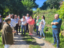 Ana Abelleira e Miguel Fernández manteñen un encontro coa veciñanza da Albeiros para estudar as principais nececesidades da zona Ana Abelleira e Miguel Fernández manteñen un encontro coa veciñanza da Albeiros para estudar as principais nececesidades da zona