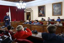 Rubén Arroxo amosa as instalacións da Casa Consistorial a estudantes do colexio Franciscanos Rubén Arroxo amosa as instalacións da Casa Consistorial a estudantes do colexio Franciscanos