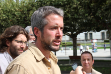 Rubén Arroxo ofrece la colaboración del Ayuntamiento para abrir los aparcamientos de la Xunta durante la época de compras de Nadal