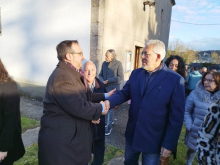 El alcalde de Lugo, Miguel Fernández, acompaña al vecindario de Conturiz en la misa en memoria de Paula Alvarellos El alcalde de Lugo, Miguel Fernández, acompaña al vecindario de Conturiz en la misa en memoria de Paula Alvarellos