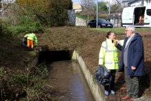 Miguel Fernández visita Albeiros para supervisar os traballos de limpeza do río Rato tras as choivas intensas do venres Miguel Fernández visita Albeiros para supervisar os traballos de limpeza do río Rato tras as choivas intensas do venres