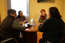 Iria Buide e Maite Ferreiro manteñen un encontro coa asociación Antonio Gandoi Iria Buide e Maite Ferreiro manteñen un encontro coa asociación Antonio Gandoi