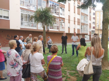 Rubén Arroxo y Alexandre Penas se reúnen con las vecinas y vecinos de la calle Otero Pedrayo