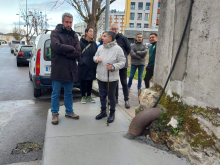 A Tenencia de Alcaldía intervén, mellorando a rúa Rof Codina