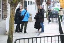 Rubén Arroxo e Iria Buide visitan o colexio As Mercedes, onde a Tenencia de Alcaldía rematou unha nova actuación de mellora da seguridade viaria Rubén Arroxo e Iria Buide visitan o colexio As Mercedes, onde a Tenencia de Alcaldía rematou unha nova actuación de mellora da seguridade viaria