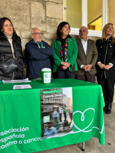 A alcaldesa súmase, como unha voluntaria máis, á cuestación da Asociación Española Contra o Cancro en Lugo