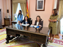 Elena Candia asina coa Conselleira de Medio Ambiente o protocolo para impulsar a construción dun parque canino en Fontiñas cun investimento de 140.000 € financiado pola Xunta Elena Candia asina coa Conselleira de Medio Ambiente o protocolo para impulsar a construción dun parque canino en Fontiñas cun investimento de 140.000 € financiado pola Xunta