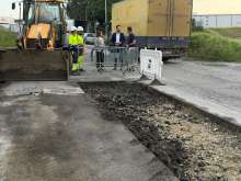 O Concello elimina o socavón de grandes dimensións na rúa dos Carros que levaba dende 2023 cortando parte da calzada desta vía do CEAO O Concello elimina o socavón de grandes dimensións na rúa dos Carros que levaba dende 2023 cortando parte da calzada desta vía do CEAO