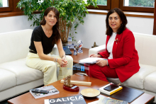 Elena Candia entregou, á conselleira de Vivenda a solicitude da ARI da Milagrosa e Feijóo e pediu colaboración para axilizar a tramitación