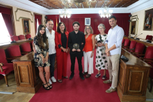 A alcaldesa recibe ao deportista lucense Iker Marín Latas, campión de España de Wushu-Sanda